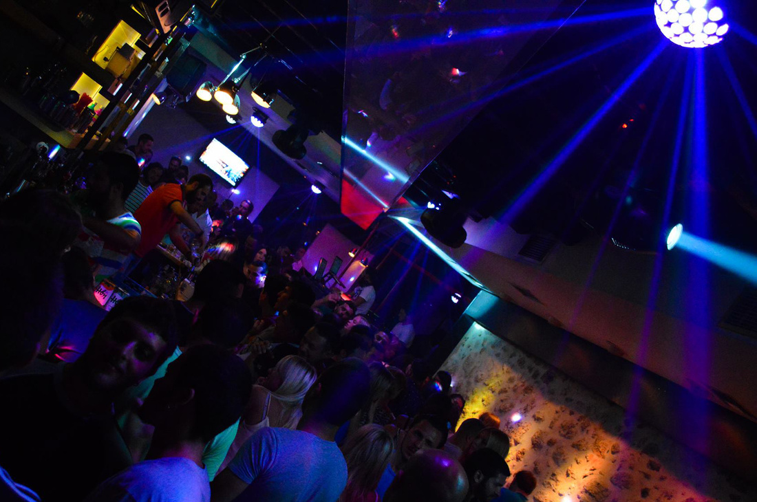 Nightlife in Rethymno. Clubs and dancing bars.